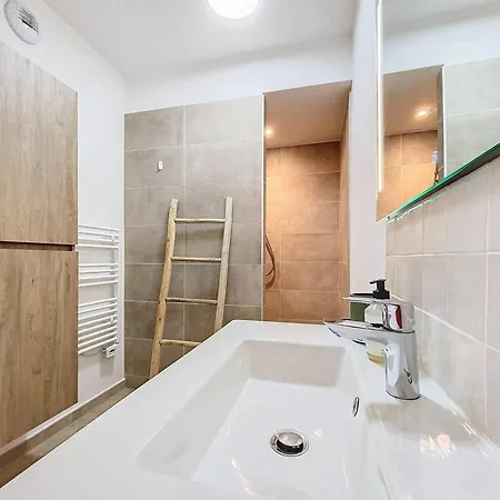 à 150m Des Lecques, Climatisé, Piscine, Terrasse, 2 Chambres, Parking - 4 étoiles - Fr-1-770-29 *