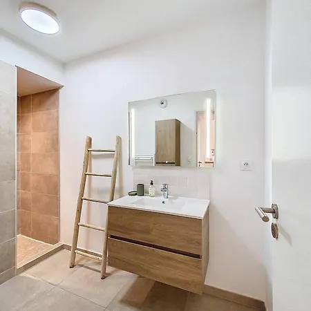 à 150m Des Lecques, Climatisé, Piscine, Terrasse, 2 Chambres, Parking - 4 étoiles - Fr-1-770-29 * Saint-Cyr-sur-Mer
