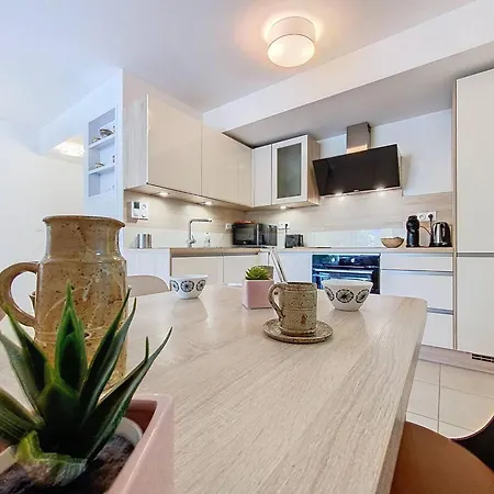 à 150m Des Lecques, Climatisé, Piscine, Terrasse, 2 Chambres, Parking - 4 étoiles - Fr-1-770-29